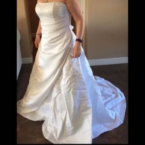 Corset backed wedding dress with lilac beadwork 💜